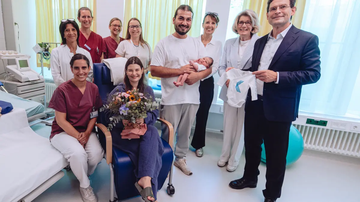 Als erstes Kind erblickte die kleine Amira im neuen Kreißsaal das Licht der Welt. Ihre Eltern zeigten sich überglücklich und beeindruckt von den schönen neuen Räumlichkeiten.