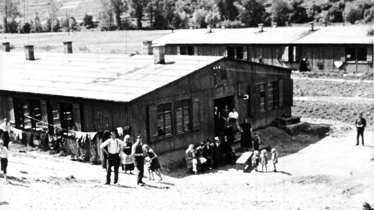 Die historischen Aufnahmen von 1946/47 aus dem Film „Der Kreis Ludwigsburg baut auf“ zeigen Ausschnitte aus dem Alltagsleben im Flüchtlingslager Sand bei Bietigheim.