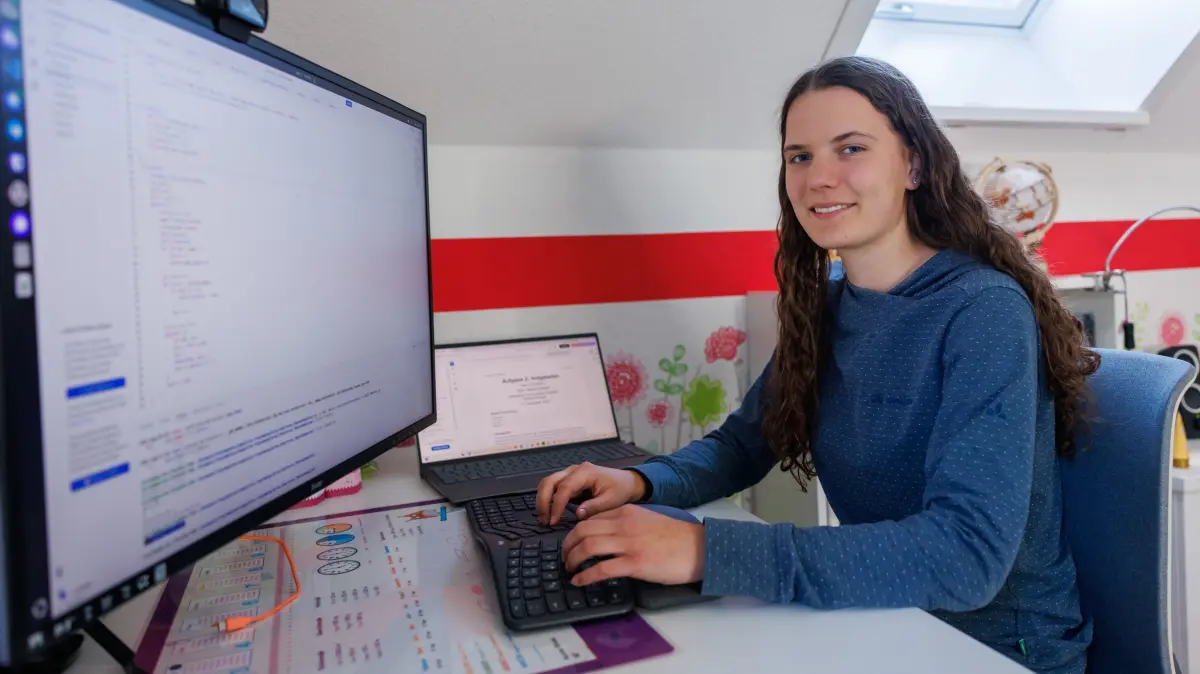 Martha Krebbel: Deufringen, Martha Krebbel (17) aus Deufringen geht aufs Stiftsgymnasium in Sindelfingen und ist ein "Informatik-Käpsele". Beim 44. Bundeswettbewerb Informatik gehörte sie zu den sechs BundessiegerInnen.