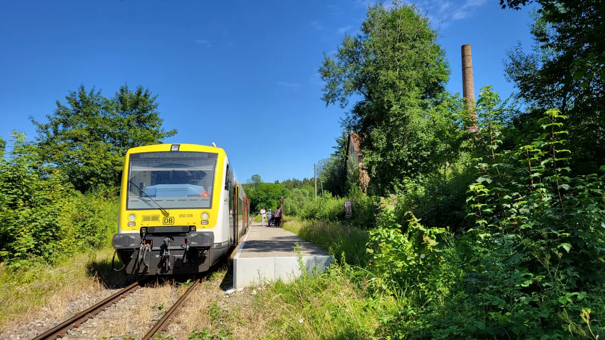 Bahn-Idylle auf der Ablachtalbahn. Doch bald könnte die Strecke modernisiert werden - weil Bürger und lokale Politik hartnäckig geblieben sind.