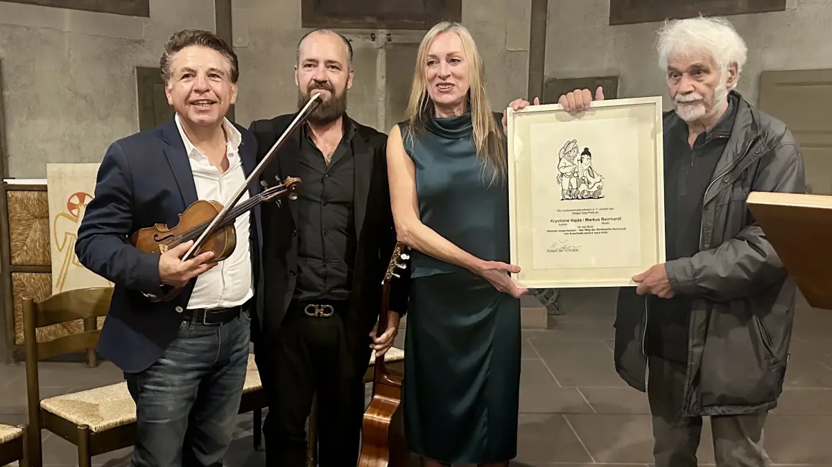 Markus Reinhardt, Mano Guttenberger, Krystina Vajda und Roland Saurer (von links) bei der Verleihung des Gregor-Gog-Preises der Landesarmutskonferenz in der Leonhardskirche