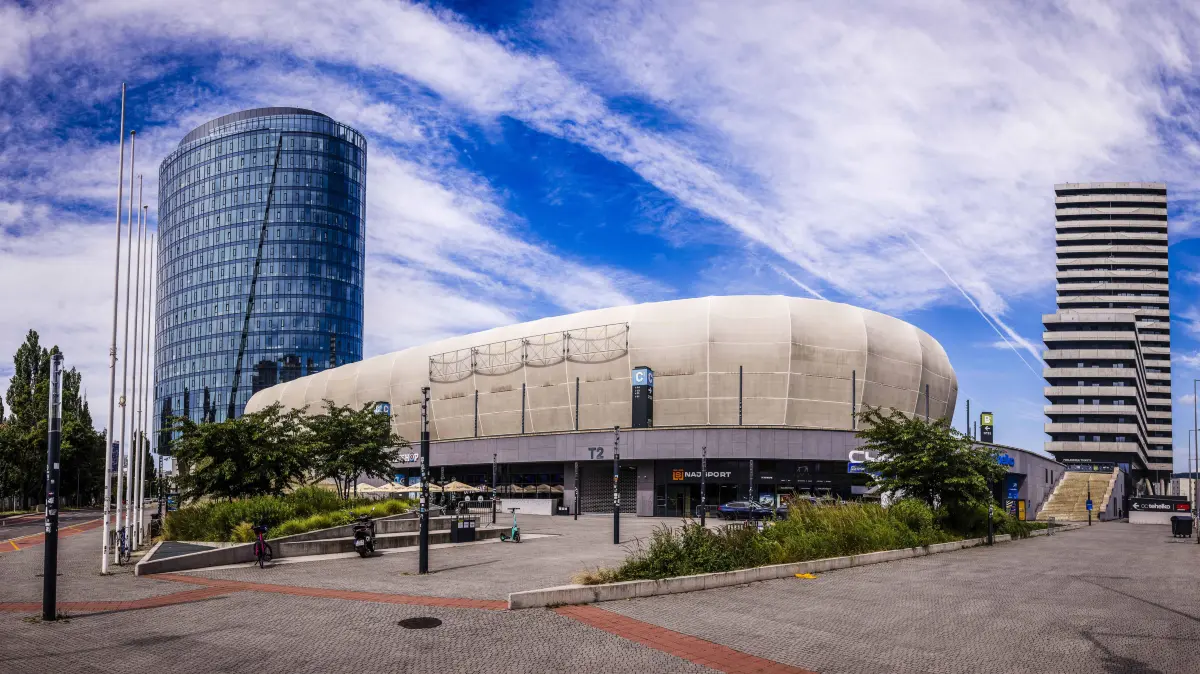 Das Spiel findet in Bratislava statt.
