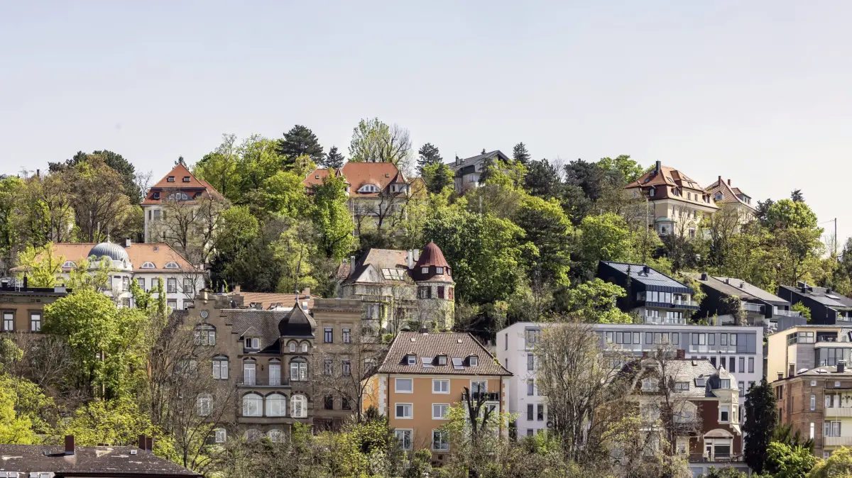 Villen in bevorzugter Lage, Halbhöhenlage. // Stuttgart, Baden-Württemberg, Deutschland, 11.04.2024 *** Villas in preferred location, semi-elevated position Stuttgart, Baden Württemberg, Germany, 11 04 2024