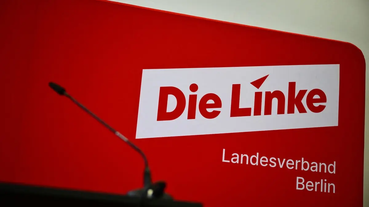 Berliner Linke: Der Schriftzug "Die Linke - Landesverband Berlin" ist vor einem Landesparteitag der Berliner Linken zu sehen. (zu dpa: «Sondierung unterbrochen: Grüne fordern Erklärung der Linken»)