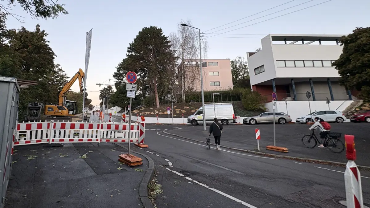 Stuttgart-Nord, Friedrich-Ebert-Straße, Weißenhofsiedlung, Le-Corbusier-Haus, Baustelle, Haltestelle für Reisebusse für die Internationale Bauausstellung 2027, IBA