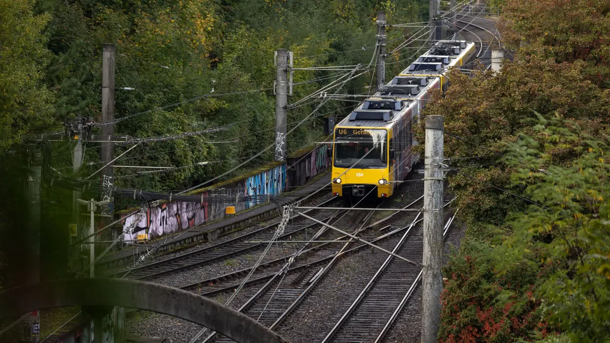 SSB-Stuttgarter Straßenbahnen: Die Weichen am Abzweig Richtung Waldau stadteinwärts an der Neuen Weinsteige werden getauscht. Linie U5, U6, U7, U8 und U12 sind dadurch betroffen.