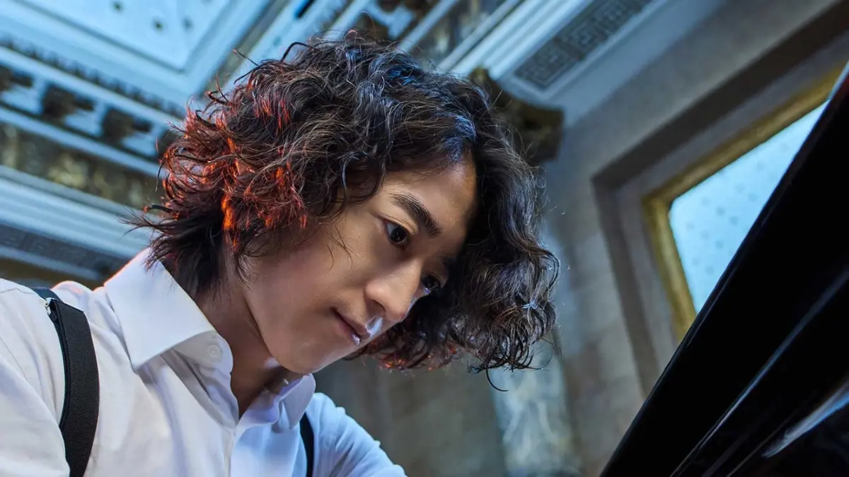 Der japanische Pianist gastiert am 25. November für ein Klavierkonzert im Beethoven-Saal der Liederhalle Stuttgart.