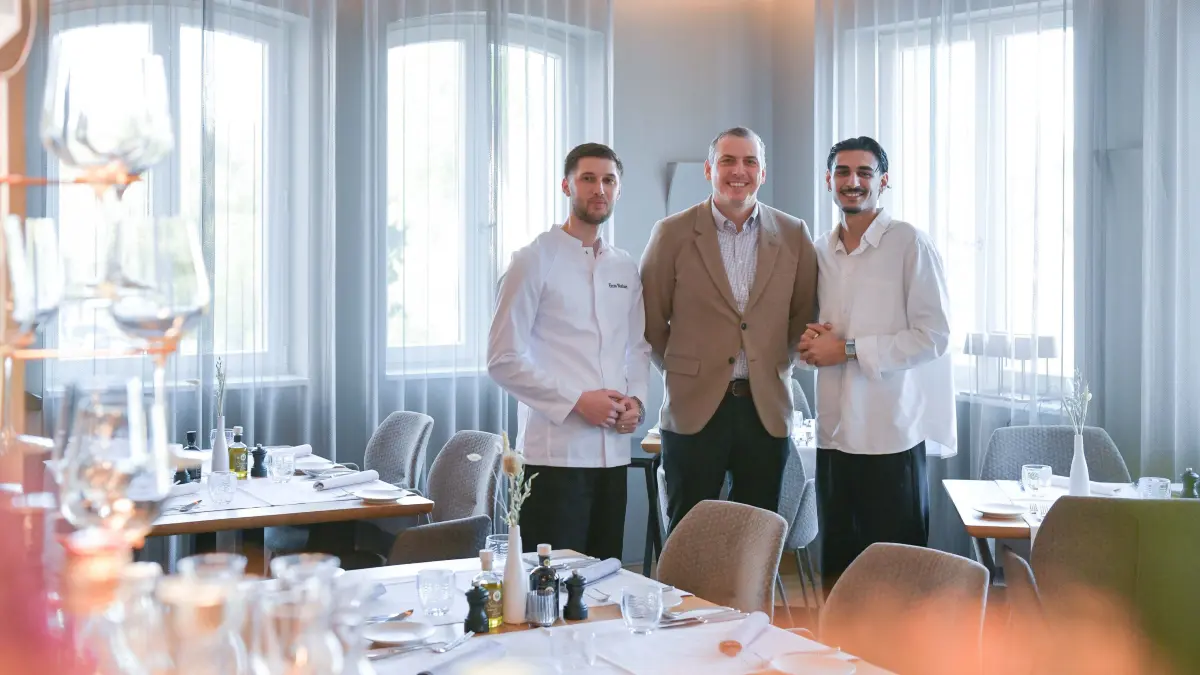 New Josch, Killesberg: Stuttgart, #gastro Im New Josch auf dem Killesberg ist wieder Betrieb: Sud heißt das neue Restaurant, der Geschäftsführer Kevin Stratmann erklärt das Konzept - und vielleicht auch, wie er mit den Panzers verbandelt ist. Feuerbacher Weg 101, Stuttgart