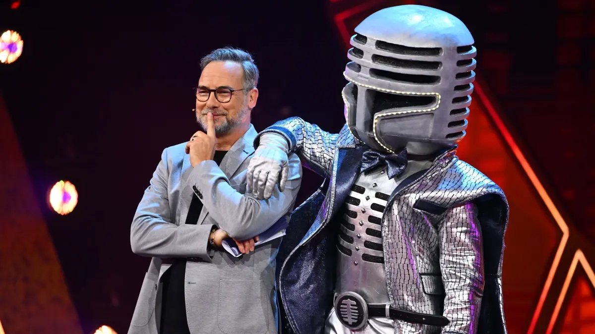 Am 14. Oktober 2026 flog Mr. Mic bei „The Masked Singer“ raus.