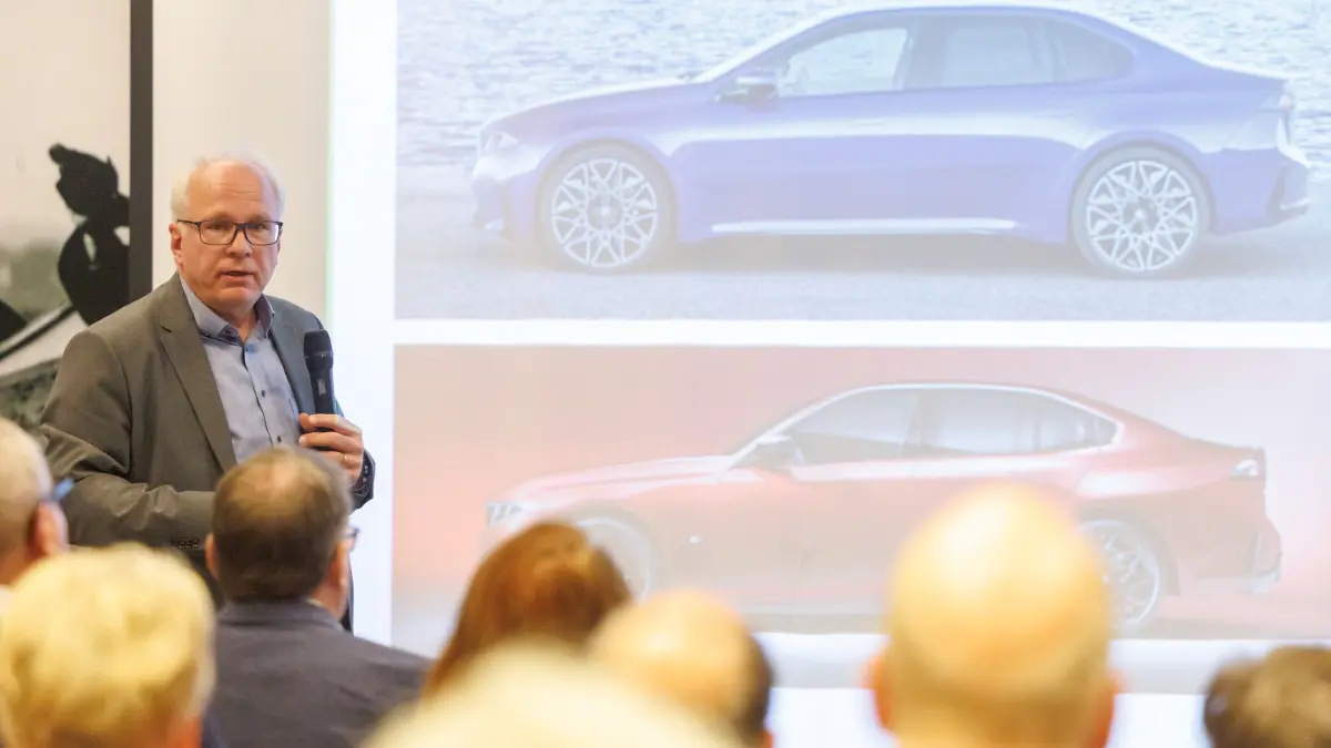 Autoexperten im Gespräch: Böblingen, Motorworld, Autoexperten im Gespräch mit Bildungsministerin a.D. Stark-Watzinger: Können deutsche Autobauer noch mithalten? Wolfram Remlinger
