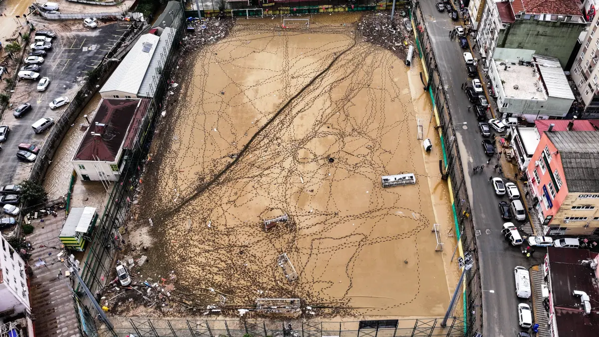 Aftermath of heavy rain in Istanbul: Aftermath of heavy rain in Istanbul ISTANBUL, TURKIYE - OCTOBER 16: An aerial view of mud-covered football fields and ongoing cleanup efforts at Ayazaga Sports Facilities in Istanbul, Turkiye, on October 16, 2026. Cleanup operations continue in areas affected by flooding and heavy rainfall that struck the city on October 14. Hakan Akgun / Anadolu Istanbul Turkey. Editorial use only. Please get in touch for any other usage. PUBLICATIONxNOTxINxTURxUSAxCANxUKxJPNxITAxFRAxAUSxESPxBELxKORxRSAxHKGxNZL Copyright: x2026xAnadoluxHakanxAkgunx
