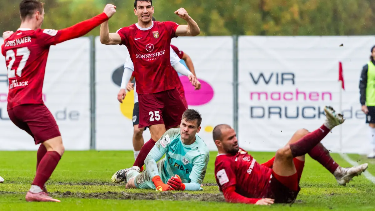 3. Liga: SG Sonnenhof Großaspach vs. SC Preußen Münster 17.10.2026 Aspach, GERMANY - 17. Oktober 2026: Torjubel nach de, 2:2 Ausgleich von Fabian Eisele SG Sonnenhof Großaspach, 23 während dem Match zwischen dem SG Sonnenhof Großaspach und der SC Preußen Münster am 10. Spieltag der 3. Liga in der WIRmachenDRUCK Arena. *** 3rd Division: SG Sonnenhof Großaspach vs. SC Preußen Münster, October 17, 2026, Aspach, GERMANY. October 17, 2026: Celebrations after Fabian Eiseles 2-2 equalizer for SG Sonnenhof Großaspach, 23 during the match between SG Sonnenhof Großaspach and SC Preußen Münster on Matchday 10 of the 3. Liga at the WIRmachenDRUCK Arena Copyright: xBEAUTIFULxSPORTS/Steinx