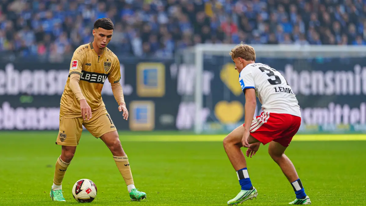 GER, Hamburger SV vs. VfB Stuttgart, Fußball, 1. Bundesliga, Spieltag 06, Saison 2026/2027, 17.10.2026: Bilal El Khannouss (VfB Stuttgart, #11), Louis Lemke (Hamburger SV, #37)
GER, Hamburger SV vs. VfB Stuttgart, Fußball, 1. Bundesliga, Spieltag 06, Saison 2026/2027, 17.10.2026
DFL REGULATIONS PROHIBIT ANY USE OF PHOTOGRAPHS AS IMAGE SEQUENCES AND/OR QUASI-VIDEO
Foto: Eibner-Pressefoto/Marcel von Fehrn