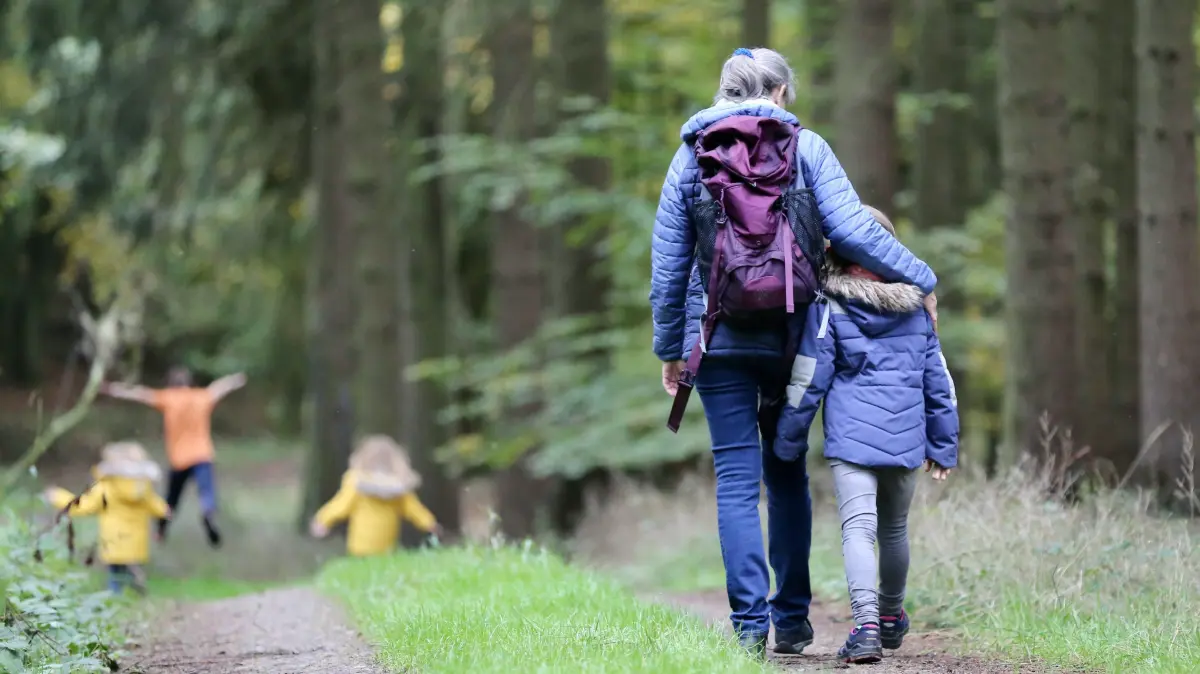 Oma mit Enkelkind auf Tour - wir haben ein paar Tipps für besondere Ausflüge in den Herbstferien in Baden-Württemberg