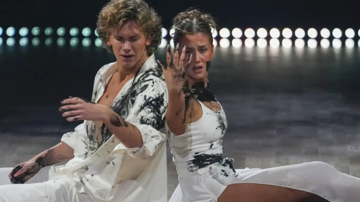 Leah Behn zusammen mit Andreas Hiim bei der Runde am Samstag in „Skal vi danse 2026“.