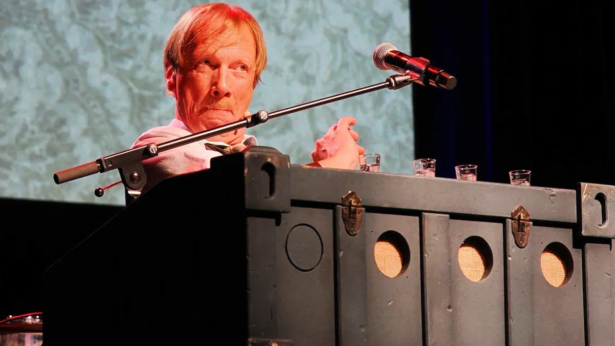 Achim Hagemann auf der Polkatronic 4. Nicht nur am Keyboard machte der Musikkabarettist bei seinem Auftritt im Uditorium eine gute Figur.