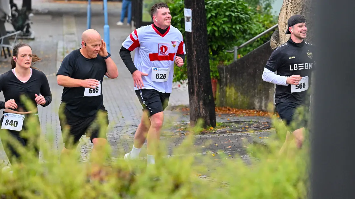 Filderstadt, Bernhausen, Halbmarathon, 10-km-Lauf , Halbmarathon-Läufer in der Fußgängerzone,
