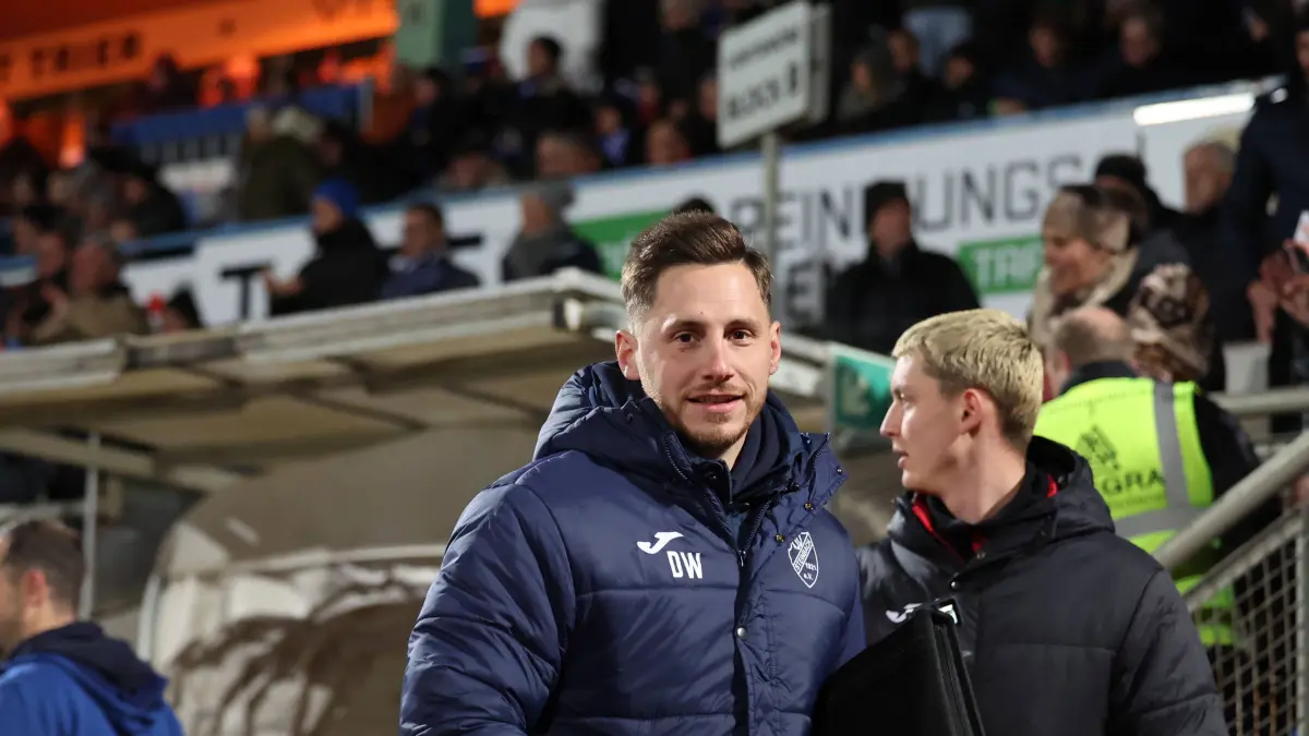21.11.2025, xrekx, Fussball Regionalliga Suedwest, Eintracht Trier - TSV Steinbach Haiger v.l. Daniel Wilde Trainer TSV Steinbach Haiger DFL/DFB REGULATIONS PROHIBIT ANY USE OF PHOTOGRAPHS as IMAGE SEQUENCES and/or QUASI-VIDEO Trier *** 21 11 2025, xrekx, Soccer Regionalliga Suedwest, Eintracht Trier TSV Steinbach Haiger v l Daniel Wilde Trainer TSV Steinbach Haiger DFL DFB REGULATIONS PROHIBIT ANY USE OF PHOTOGRAPHS as IMAGE SEQUENCES and or QUASI VIDEO Trier