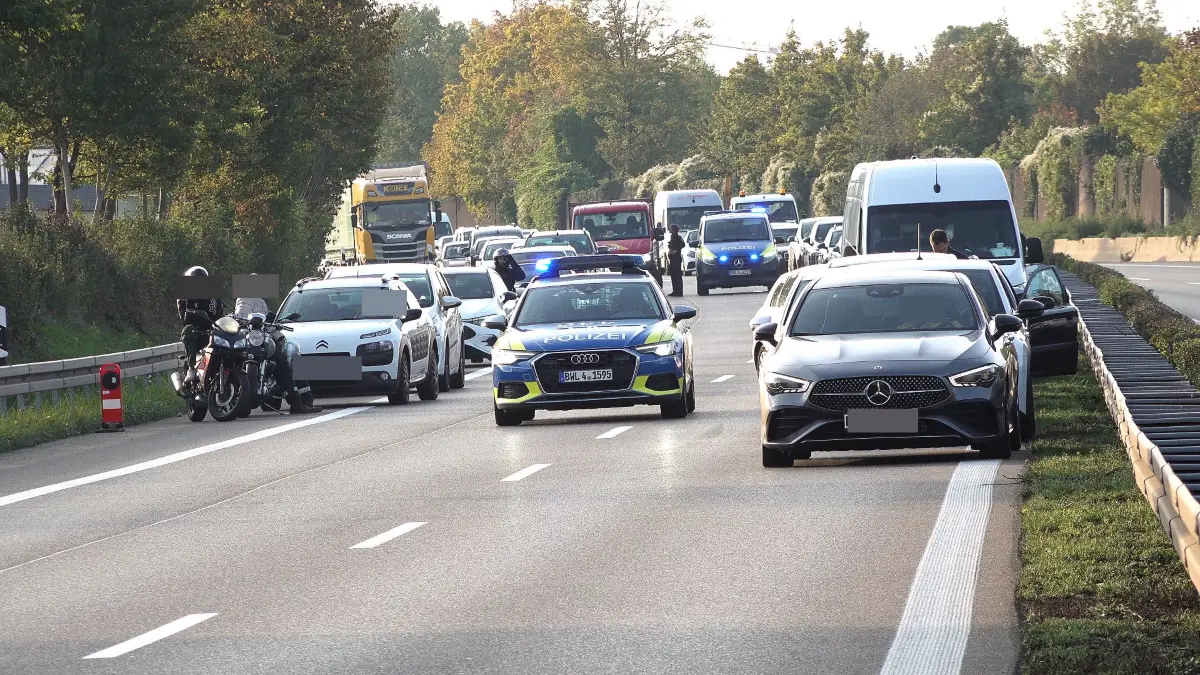 Fahrzeugbrand und Unfall B29 Remshalden