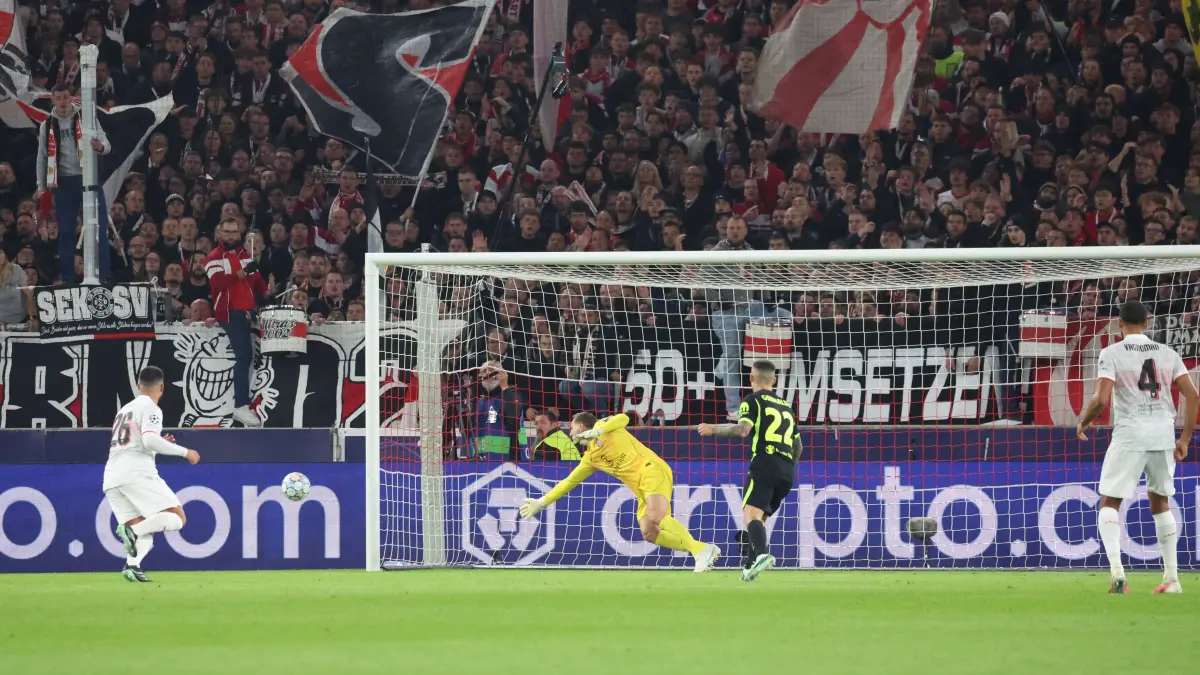 Fussball UEFA Champions League, VfB Stuttgart - Atletico Madrid: 20.10.2026, xrekx, Fussball UEFA Champions League, VfB Stuttgart - Atletico Madrid v.l. Torschuss zum 1:0 durch Jamie Leweling VfB Stuttgart Jan Oblak Atlà tico Madrid Stuttgart *** October 20, 2026, xrekx, Soccer, UEFA Champions League, VfB Stuttgart vs. Atlético Madrid, Goal: Jamie Leweling VfB Stuttgart scores the 1-0 goal against Jan Oblak Atlético Madrid, Stuttgart