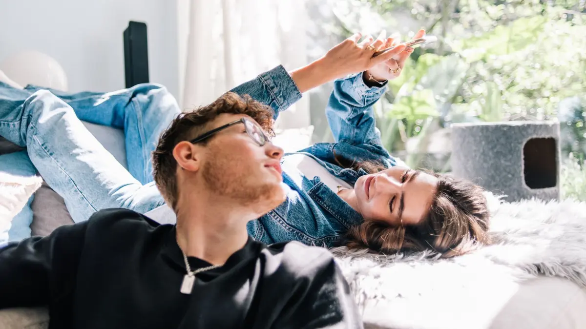 Junge Paare in ihren Zwanzigern gehen häufiger in Paartherapie - diese Erfahrung haben auch die Stuttgarter Paartherapeuten Claudia Kaul und Oliviero Lombardi gemacht. (Symbolbild).