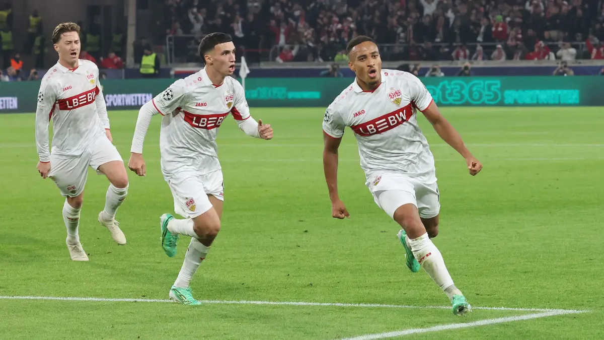Fußball Champions League VfB Stuttgart vs. Atletico Madrid: BAU // Stuttgart , Fußball UEFA Champions League VfB Stuttgart vs. Atletico Madrid , Jubel Stuttgart nach dem Tor zum 1 . 0 von Jamie Leweling