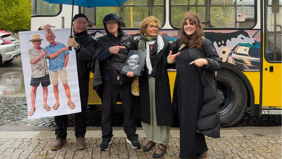 Wiedersehen nach 34 Jahren: Thomas Koch (mit einem Foto des verstorbenen Dokumentarfilmers Dieter Marcello), Lowell Boileau, Doris Reimer und Tochter Philine (von links nach rechts)
