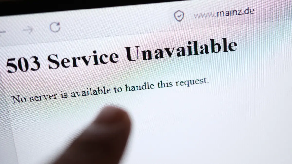 Gravierende Sicherheitslücke bedroht weltweit Webseiten: 21.10.2026, Baden-Württemberg, Stuttgart: Die Internetseite der Stadt Mainz ist nicht erreichbar, dargestellt wird ein Hinweis "503 Service Unavailable". Eine neu entdeckte, schwerwiegende Sicherheitslücke bringt weltweit das Fundament zahlreicher Webseiten und Onlinedienste ins Wanken. Betroffen ist die weit verbreitete Programmiersprache PHP, auf der ein Großteil des gesamten Internets basiert. Foto: Bernd Weißbrod/dpa +++ dpa-Bildfunk +++