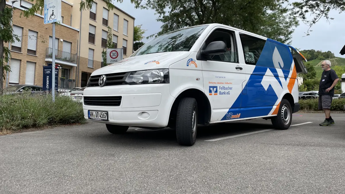 Mit einem Busshuttle der Awo geht's auf den Fellbacher Kappelberg.