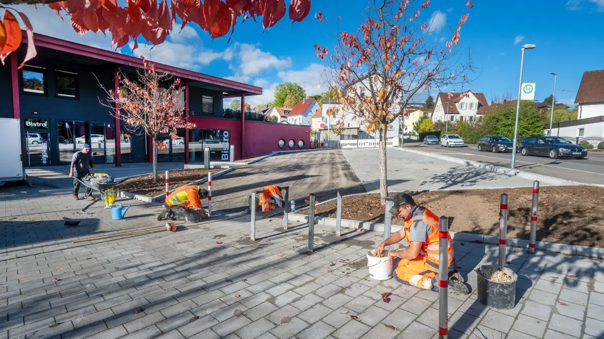 Märklineum auf Bistro folgt Bäckerei Schill Parkplätze werden gebaut