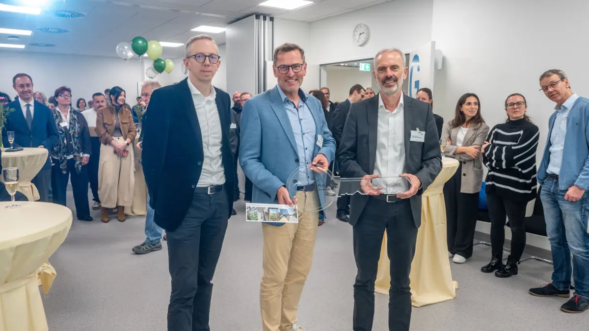 Göppingen, Alb-Fils-Klinikum: Einladung zur Einweihungsfeier des "LERN.PUNKT" v. li Architekt Marcus Rausch, Dr. Ingo Hüttner, Wolfgang Schmid