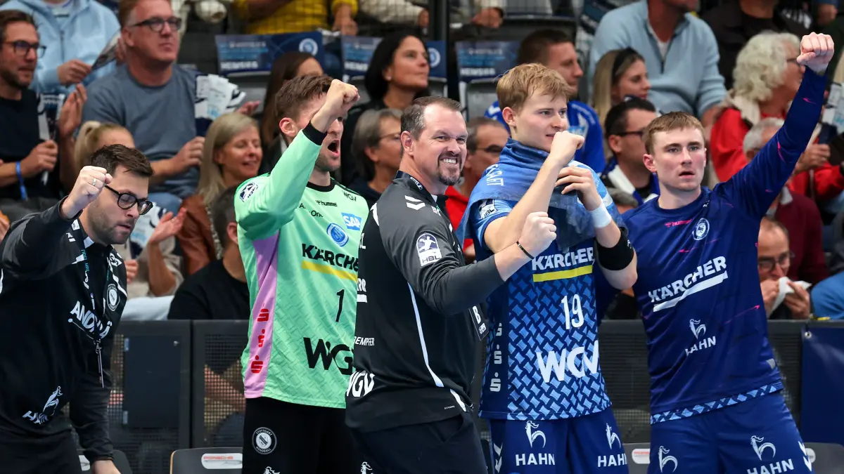 BAU // 22.10.2026, Deutschland, Stuttgart, Opel HBL, Bundesliga 2026/2027,
TVB Stuttgart vs. SG BBM Bietigheim, TVB Trainer Misha Kaufmann jubelt, Jubel