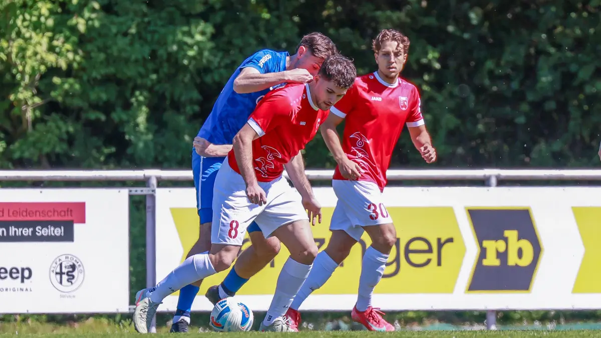Rafael Terpsiadis (vorn) und Torben Hohloch haben beim 2:1-Heimsieg gegen Calcio Leinfelden-Echterdingen in der vergangenen Saison die Fellbacher Tore erzielt.