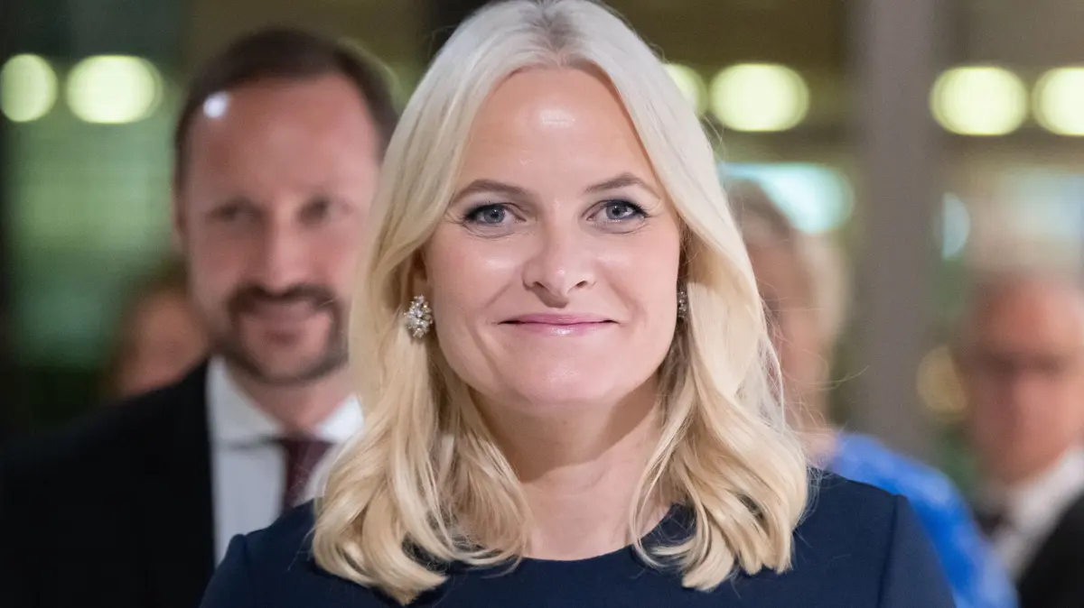 Mette-Marit ist seit Sommer 2026 an der Seite ihres Ehemanns Haakon Königin von Norwegen.