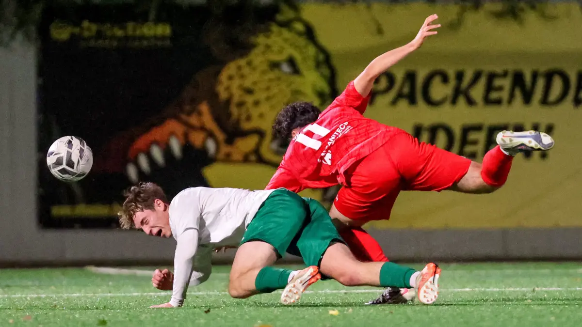 Fußball TSV Heimerdingen vs. TV Oeffingen : BAU // 23.10.2026, Deutschland, Heimerdingen, Fußball Landesliga Staffel 1,
TSV Heimerdingen vs. TV Oeffingen, v.l. Finn Noah Kasper (Heimerdingen), Efe Sükrü Yesil (TVO)