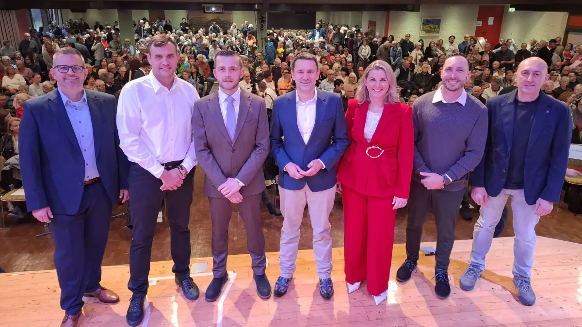 Beilstein
BM Wahl Kandidatenvorstellung
v.l.n.r
Tobias Binder,Carsten Böhmer,Max Wieland,Frank Geiger,Caroline Lovell,Philipp Lehmann,Manfred Pfaffl