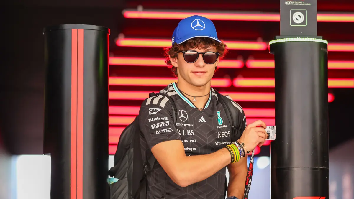 Formel 1: Großer Preis der USA - Trainingstag - Austin: (261024) -- AUSTIN, Oct. 24, 2026 (Xinhua) -- Mercedes' Kimi Antonelli of Italy reacts before the practice session of the Formula One United States Grand Prix, in Austin, Texas, the United States, Oct. 23, 2026. (Photo by Song Haiyuan/Xinhua) - Song Haiyuan - //CHINENOUVELLE_CHINENOUVELLE0103/Credit:CHINE NOUVELLE/SIPA/2610240934 / action press