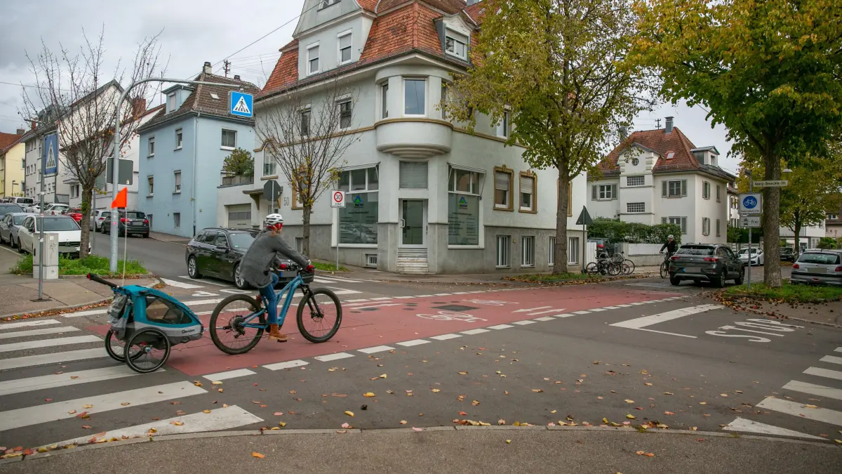 foto: Roberto Bulgrin
26. 10. 2026
Esslingen, Kreuzung Hindenburgstrasse (Fahrradstrasse) / Georg-Deuschle-Strasse