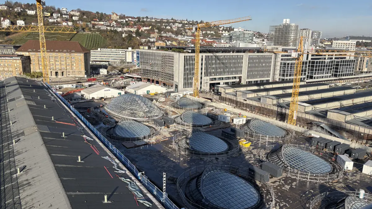Stuttgart 21, Dach des künftigen Durchgangsbahnhofs, Manfred-Rommel-Platz, Lichtaugen