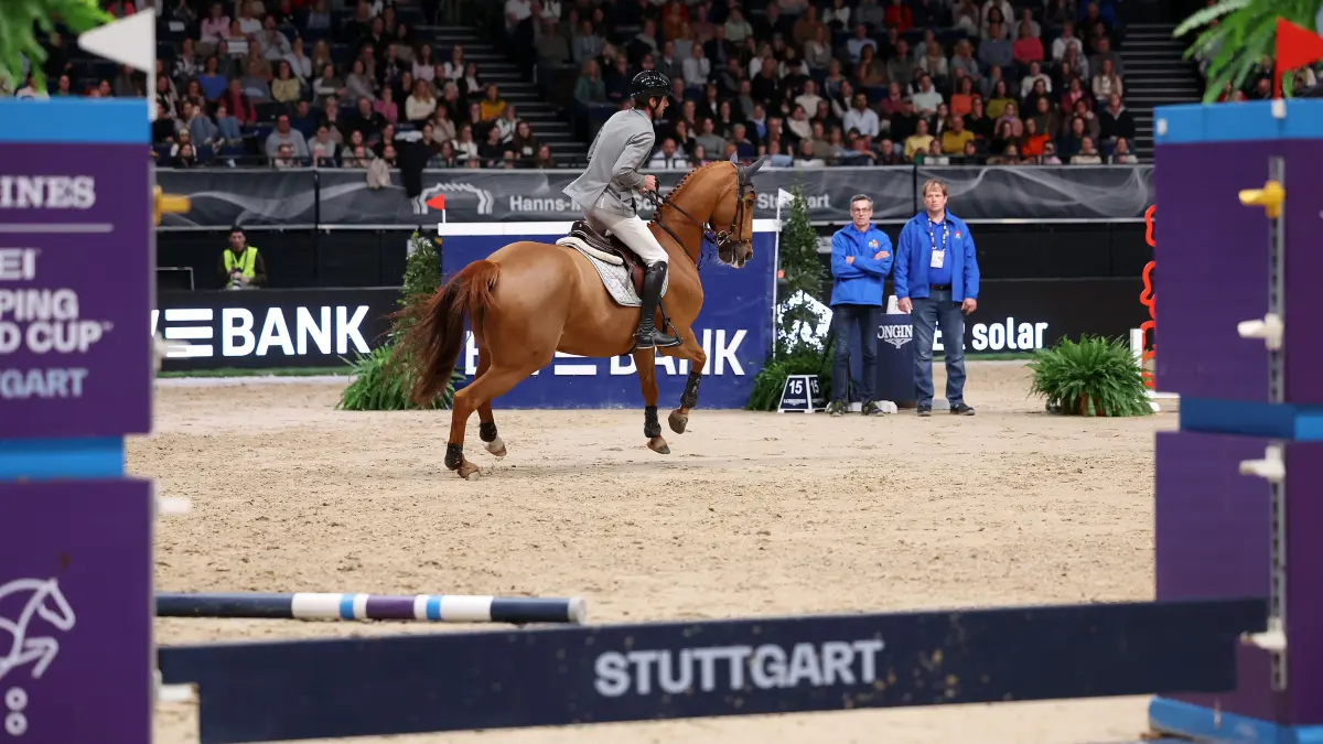 BAU // Stuttgart , Reitturnier Stuttgart German Masters , CSI5* International jumping competition, Christian Kukuk (GER) auf Cepano Baloubet . Im Vordergrund das geworfene Hindernis