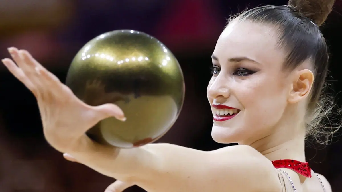 Darja Varfolomeev und ihre Medaillensammlung bei den Weltmeisterschaften im vergangenen August um dreimal Gold und einmal Bronze erweitert.