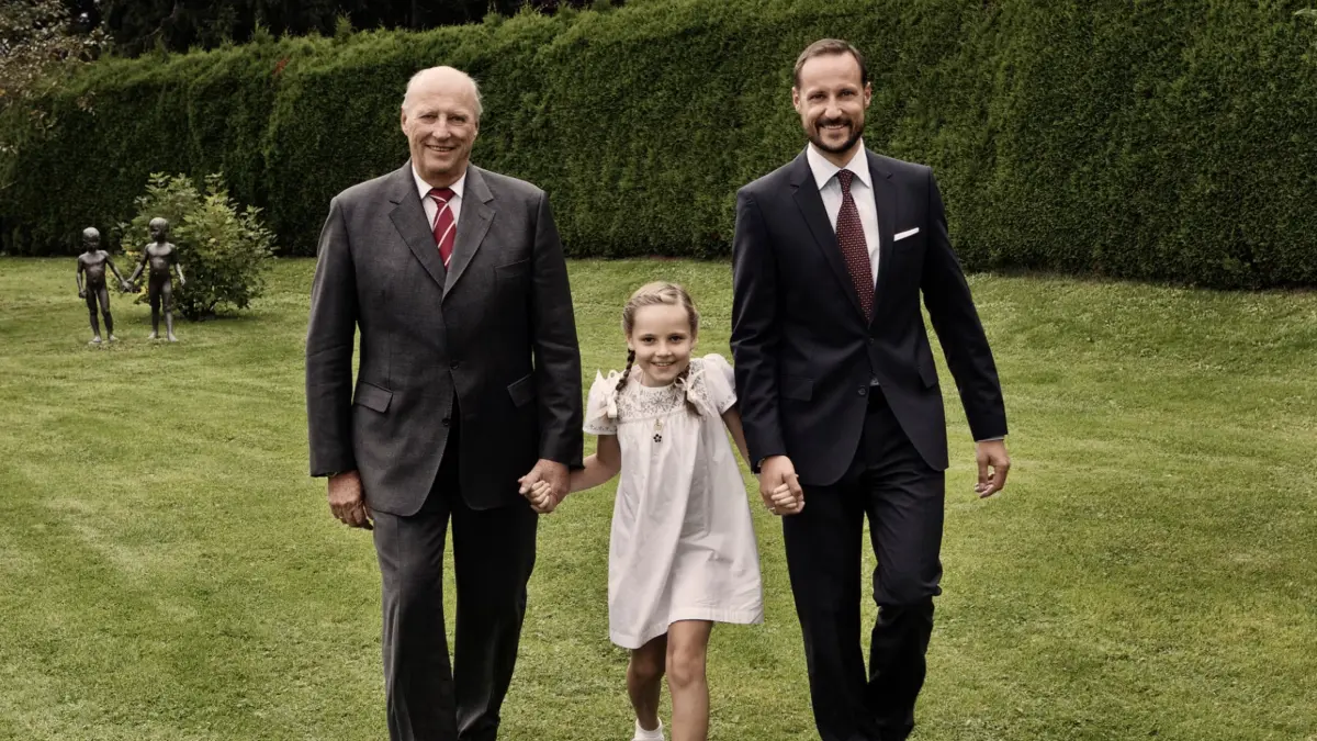 Drei Generationen: Der verstorbene König Harald, der damalige Kronprinz Haakon und die kleine Ingrid Alexandra im Jahr 2012.