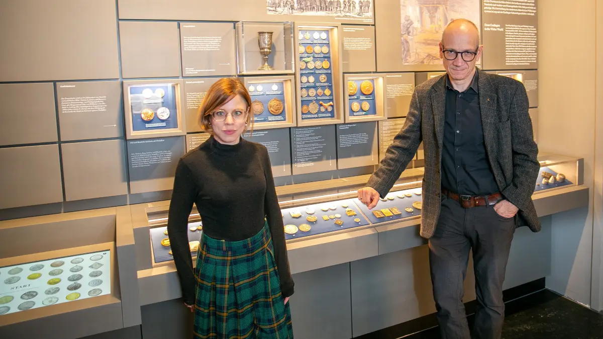 foto: Roberto Bulgrin
28. 10. 2026
Esslingen, Muenzausstellung im Stadtmuseum
mit Julia Schierl und Hansjoerg Albrecht