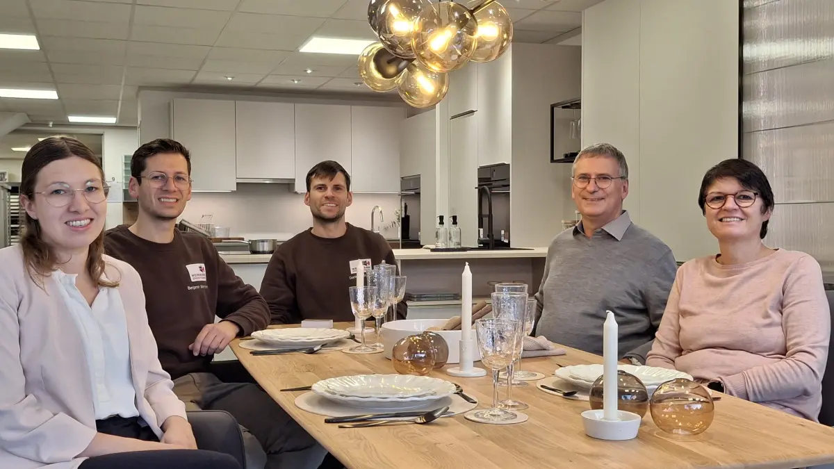 Der Familienbetrieb Weinmann Einrichtungen wechselt von der dritten zur vierten Generation. Das Besondere: vier Generationen wohnen auf dem Firmengelände in Bonlanden/Filderstadt. Von links: Franziska, Benjamin, Daniel, Markus und Sabine Weinmann