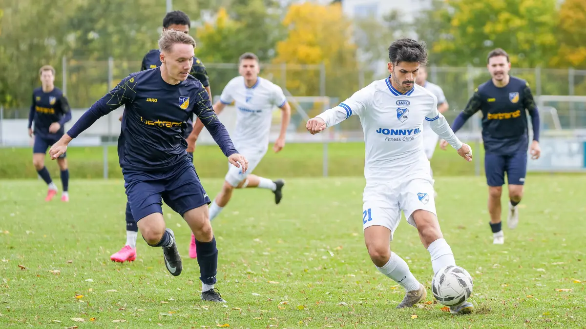 Komninos Delkos (FSV 08 Bietigheim-Bissingen,#21) am Ball ,
TSV Ehningen vs. FSV 08 Bietigheim-Bissingen, Fussball, Verbandsliga, 11.Spieltag, 2026/2027, 24.10.2026,
Foto: Eibner-Pressefoto/Daniele La Rocca
