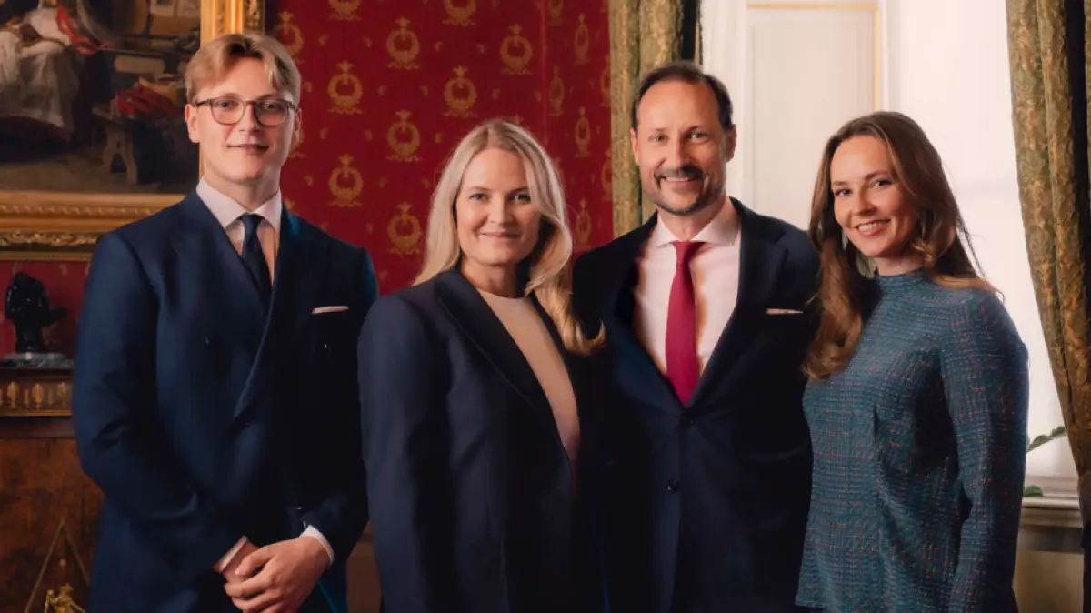 König Haakons Familie mit Prinz Sverre Magnus, Königin Mette-Marit und Kronprinzessin Ingrid Alexandra.