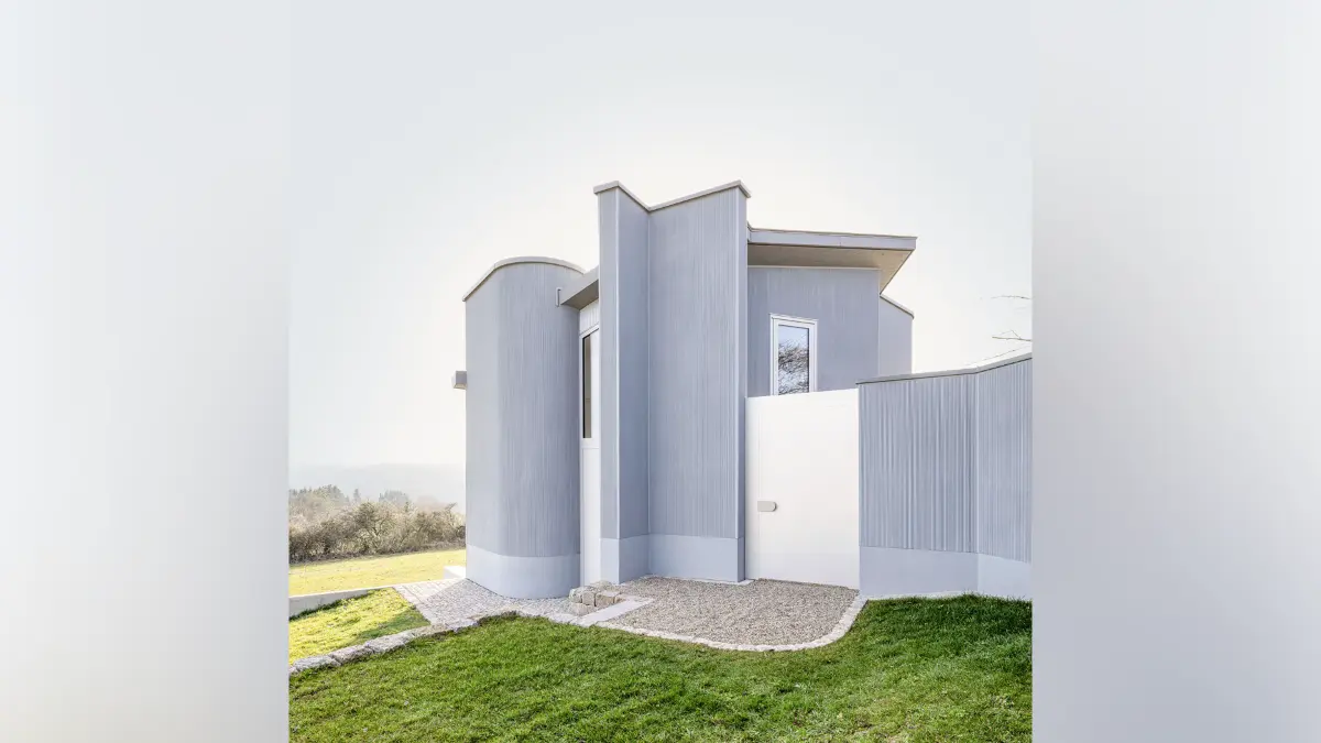 Häuser des Jahres 2026 - Callwey Verlag: Auszeichnung für das Ferienhaus im Kraichgau in Baden-Württemberg von Schneider Hoffmann Architekten. Es steht auf 50 Quadratmeter Grundfläche.