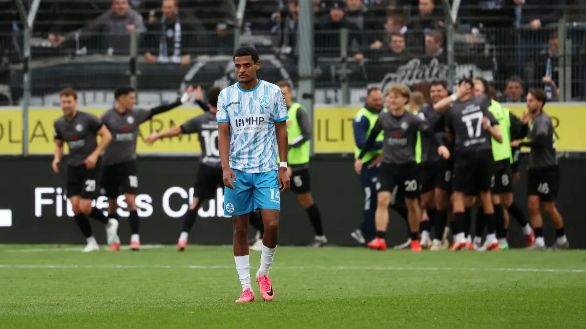 BAU // 2026.10.31 Deutschland, Stuttgart, Fußball SV Stuttgarter Kickers vs. VfR Aalen, Benjamin Melkamu Frauendorf (Kickers, vorn) enttäuscht nach dem Tor zum =.1